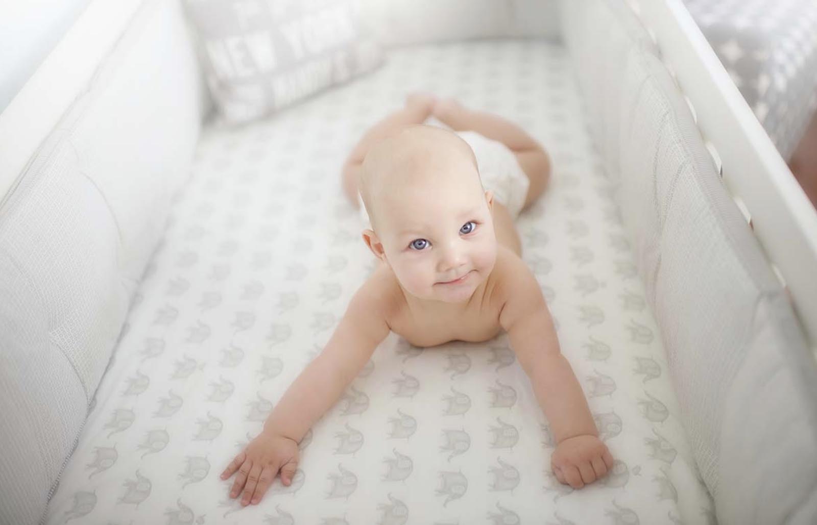 Today's Trends in baby photography- Belly time in a crib