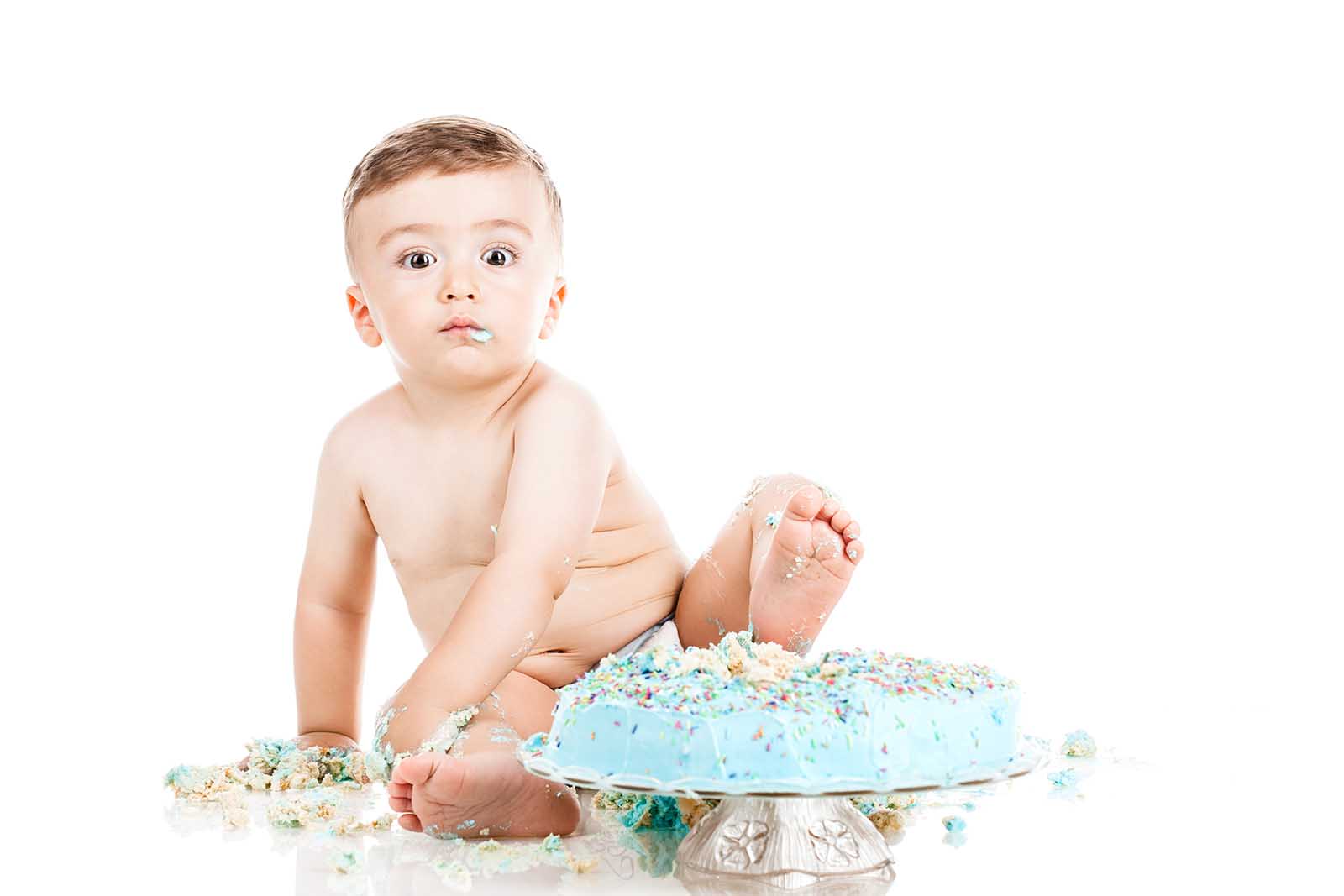 Today's Trends in baby photography - Baby birthday boy with a smashed cake